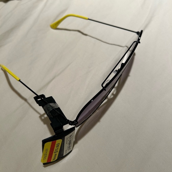 Vera Wang Sunglassss - Picture 2 of 4